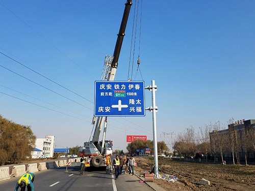 吉安吉安道路护栏网网片该如何进行正确的选购呢？